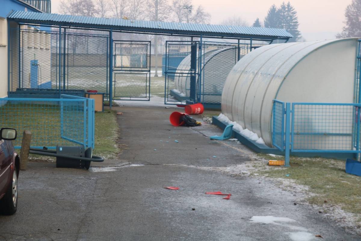 Vandalizam neodgojenih pojedinaca na objektu NK ʺSlavonijaʺ