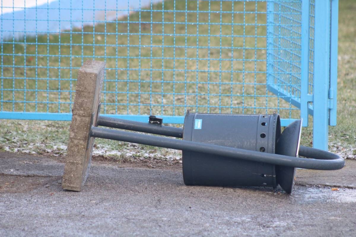 Vandalizam neodgojenih pojedinaca na objektu NK ʺSlavonijaʺ