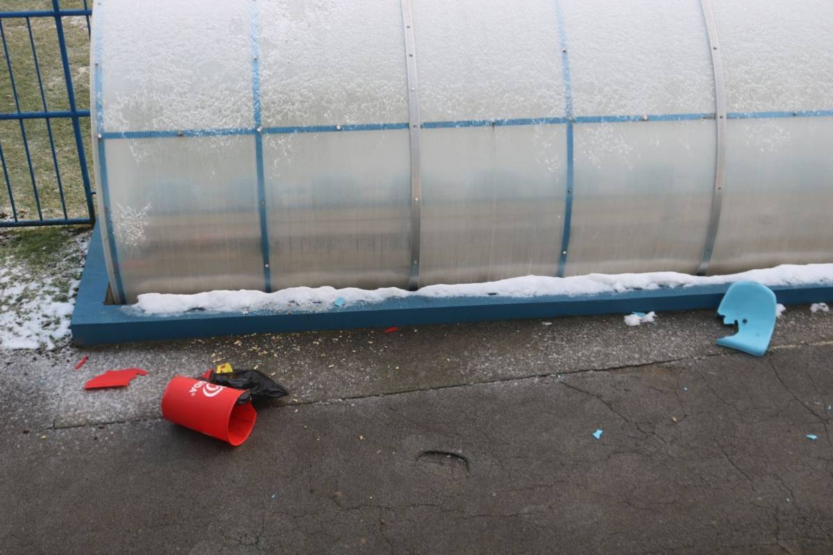 Vandalizam neodgojenih pojedinaca na objektu NK ʺSlavonijaʺ