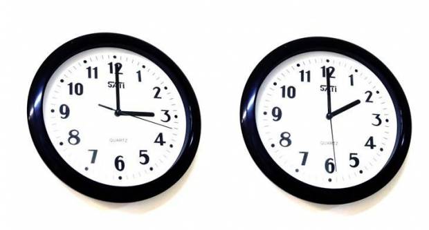 Prelazimo na zimsko računanje vremena, kazaljke sata vraćamo unatrag 60 minuta Prelazimo na zimsko računanje vremena, kazaljke sata vraćamo unatrag 60 minuta