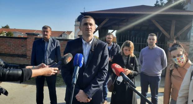 Izgrađena ispraćajna nadstrešnica na Pravoslavnome groblju Izgrađena ispraćajna nadstrešnica na Pravoslavnome groblju
