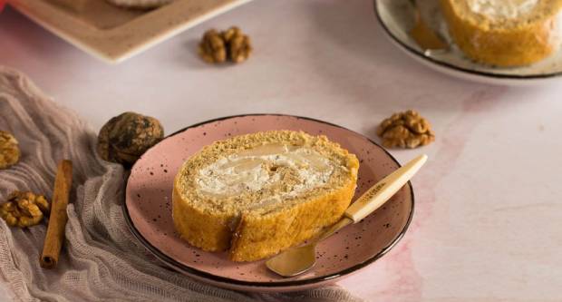 Recept za mirisnu roladu s jabukama koja brzo nestaje s tanjura Recept za mirisnu roladu s jabukama koja brzo nestaje s tanjura