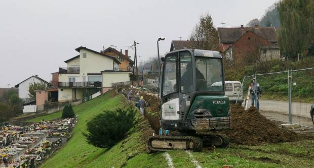 Radovi na Groblju sv. Ilije: Postavlja se ograda na južnoj strani groblja Radovi na Groblju sv. Ilije: Postavlja se ograda na južnoj strani groblja