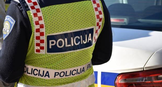 Slavonka koja je u samoizolaciji, pokušala prijeći državnu granicu Slavonka koja je u samoizolaciji, pokušala prijeći državnu granicu