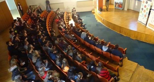 Najveća zaraza među srednjoškolcima Najveća zaraza među srednjoškolcima