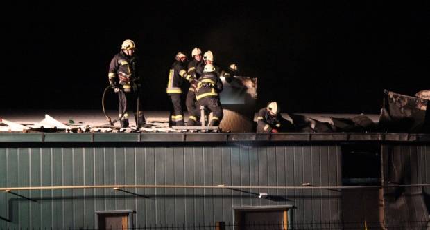 Sinoć buknuo požar na pakračkom KTC-u, policija još istražuje uzrok Sinoć buknuo požar na pakračkom KTC-u, policija još istražuje uzrok