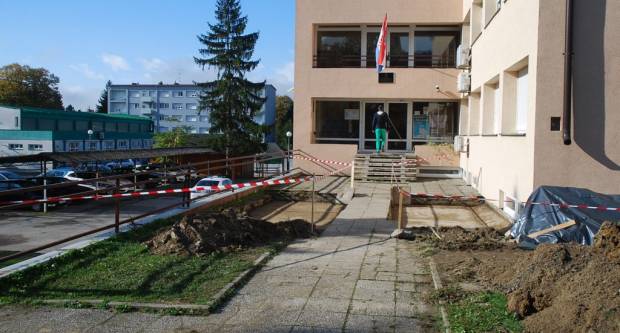 Uređuje se prilaz Policijske postaje Pakrac Uređuje se prilaz Policijske postaje Pakrac