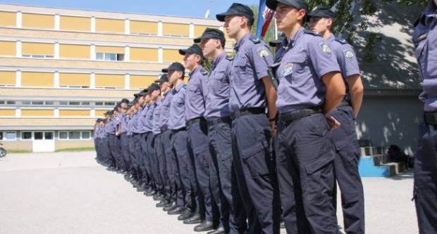 Nakon učitelja, kreću li u štrajk i policajci? Nakon učitelja, kreću li u štrajk i policajci?