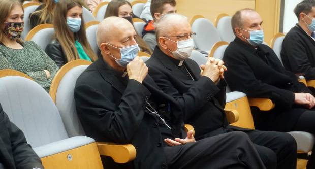 Akademija dobrodošlice apostolskom Nunciju učenika Katoličke gimnazije u Požegi Akademija dobrodošlice apostolskom Nunciju učenika Katoličke gimnazije u Požegi