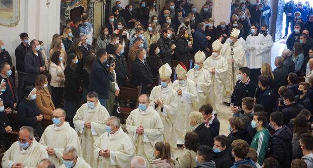 Apostolski Nuncij predvodio slavlje sv. Terezije u Požegi Apostolski Nuncij predvodio slavlje sv. Terezije u Požegi