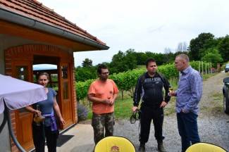 Požeški vinogradari uređuju put do Domovinskog križa Požeški vinogradari uređuju put do Domovinskog križa