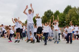 Nastavnici i učenici vježbali zajedno: Hrvatski olimpijski dan u OŠ Dobriše Cesarića Nastavnici i učenici vježbali zajedno: Hrvatski olimpijski dan u OŠ Dobriše Cesarića