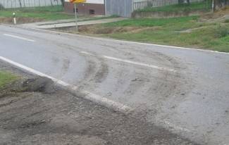 Vaše fotografije: Ne nanosite blato na cestu! Vaše fotografije: Ne nanosite blato na cestu!