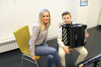 ¨Harmoniku vježbam svaki dan, u tome je tajna. Stignem i na latinski i informatiku¨ ¨Harmoniku vježbam svaki dan, u tome je tajna. Stignem i na latinski i informatiku¨