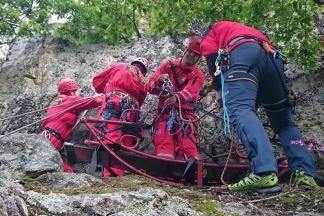 Vježba: Požeški HGSS-ovci spašavali unesrećenog sa stijene Vježba: Požeški HGSS-ovci spašavali unesrećenog sa stijene