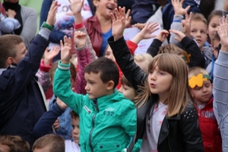 Nastupi i recitacije najmlađih ispred Gradske kuće Nastupi i recitacije najmlađih ispred Gradske kuće