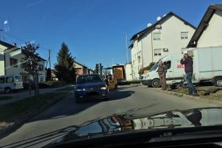 Nezgoda viličara i automobila na Sajmištu Nezgoda viličara i automobila na Sajmištu