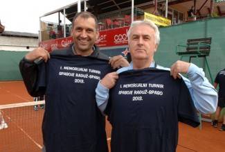 Abramović i Parac pobijedili na turniru rekreativaca (foto) Abramović i Parac pobijedili na turniru rekreativaca (foto)