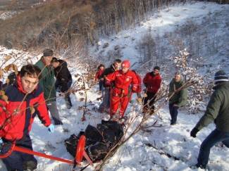 Pakrac: Izvlačenje preminulog planinara na Psunju Pakrac: Izvlačenje preminulog planinara na Psunju