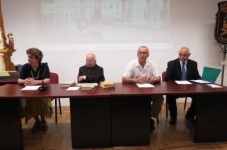 ¨Želimo vratiti izvornost spomeniku na Trgu Sv. Trojstva¨ ¨Želimo vratiti izvornost spomeniku na Trgu Sv. Trojstva¨