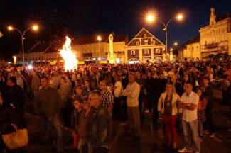 Požega: Ivanjski krijes i prva Požeška lampionada Požega: Ivanjski krijes i prva Požeška lampionada