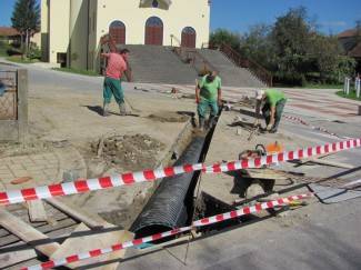 Krenuli radovi na odvodnji u Crkvenoj, uskoro će i u Slavonskoj ulici Krenuli radovi na odvodnji u Crkvenoj, uskoro će i u Slavonskoj ulici