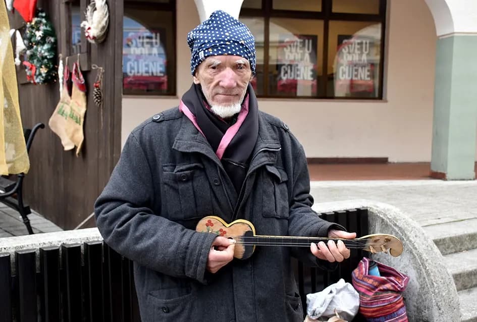 Požeški ulični svirač Rajko: Od tambure do frule za zmije