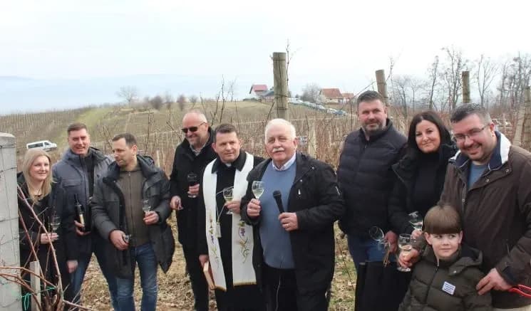 ’VINA MARKOTA’: Na Starcu proslavili Vincelovo uz blagoslov vinove loze, pjesmu i druženje