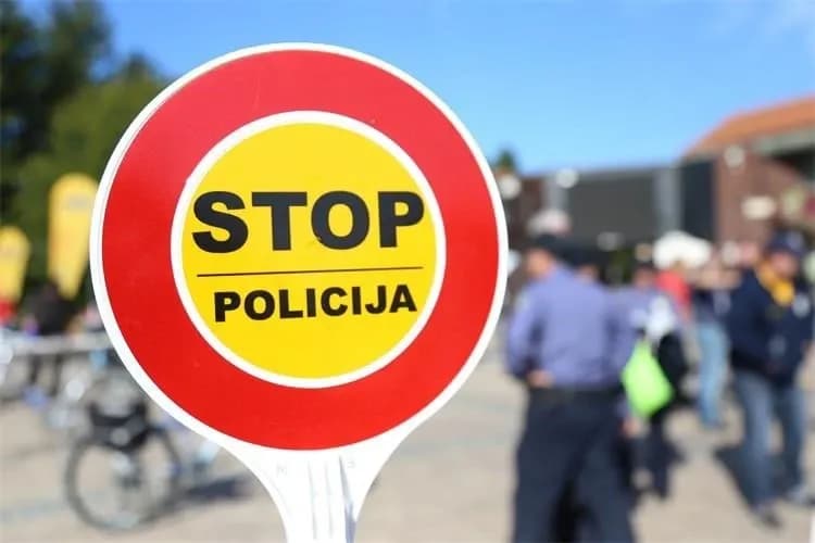 Bijeg nakon sudara u Požegi: Vozač ostavio oštećeno vozilo bez podataka