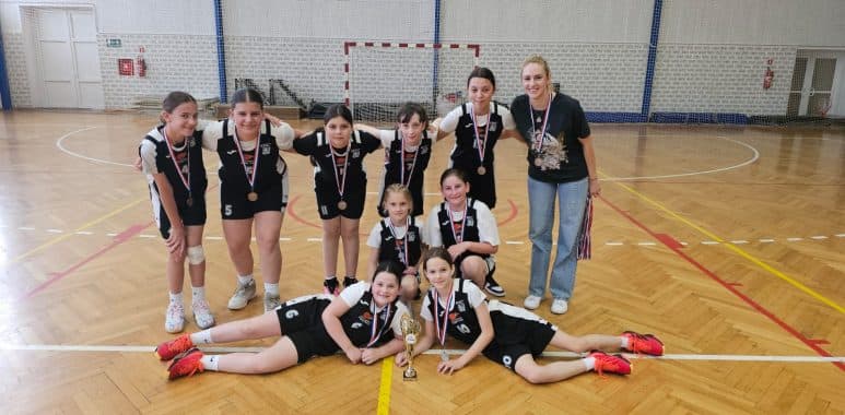 Djevojčice U13 ŽKK Plamen Požega osvojile treće mjesto u regionalnoj ligi - Požeški športski savez