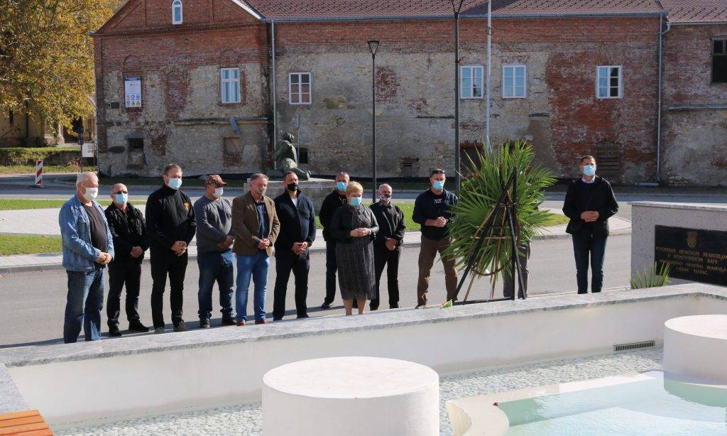 Pakračko gradsko izaslanstvo odalo počast povodom blagdana Svih svetih