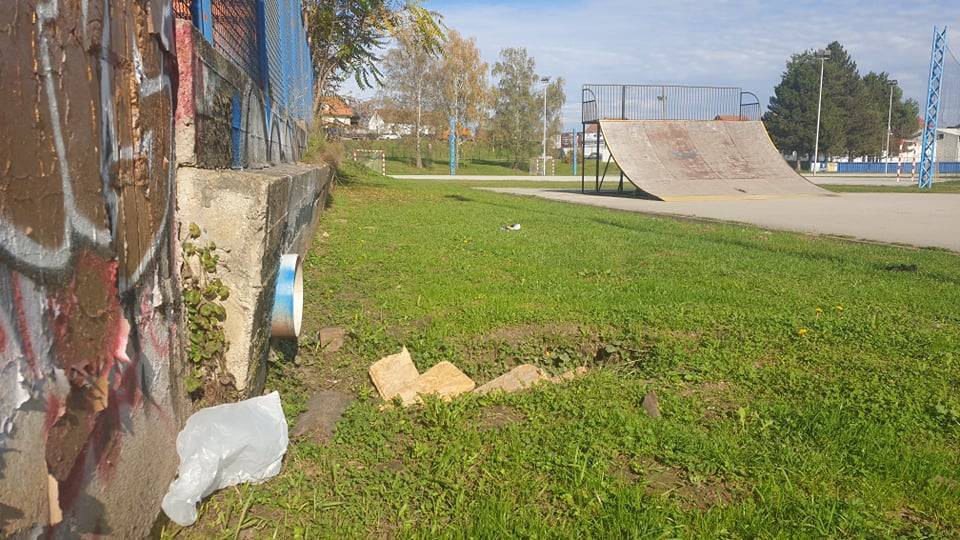 Novouređeni Skate park u Požegi zatrpan smećem