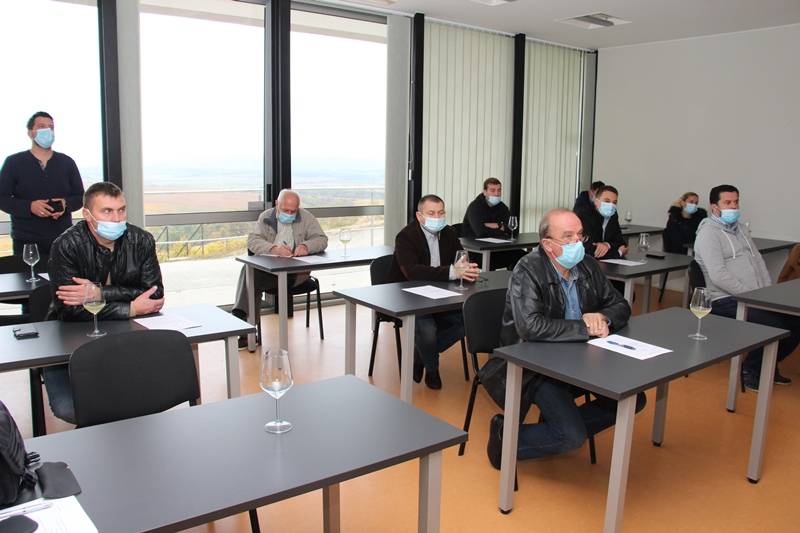 U vinskoj klijeti požeškog Veleučilišta održana radionica ʺDigitalna poljoprivreda u vinogradarstvuʺ