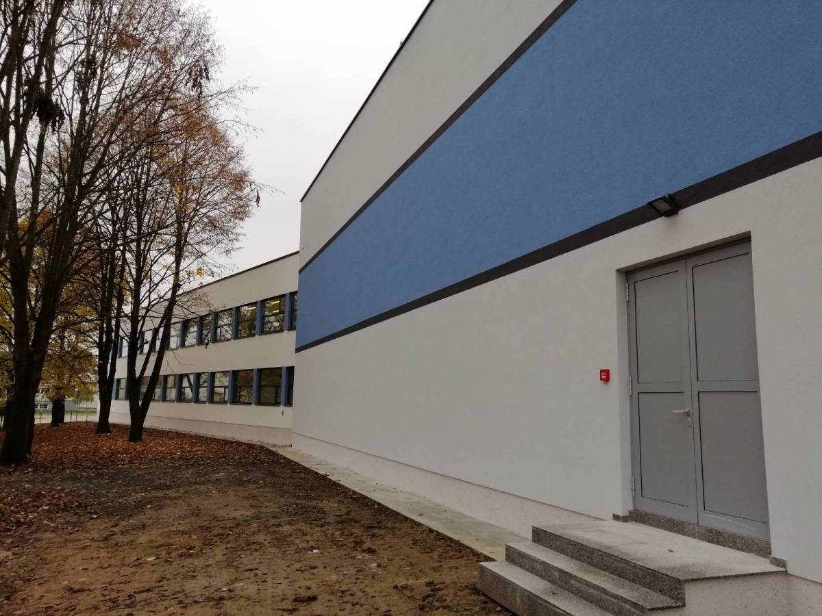 Fotogalerija nove prekrasne dvorane Cesarićeve škole u Požegi