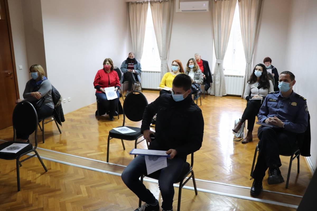 Okrugli stol „Seksizmi naši svagdašnji - zašto ne reagiramo?“ održan u Pakracu