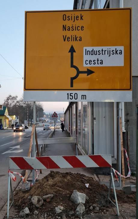 Građani zabrinuti za funkcionalnost i točnost novog prometnog znaka u Radićevoj ulici