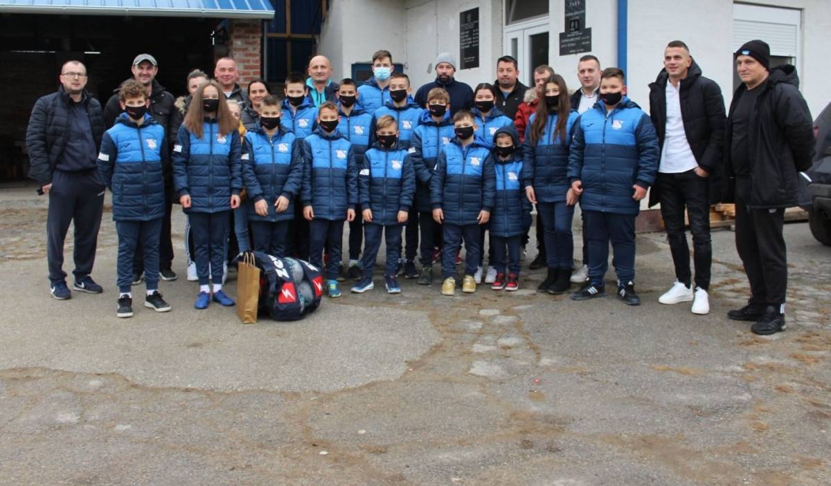 Grupa Estrada i Tomislav Valentić nagradili polaznike Škole nogometa Batrina