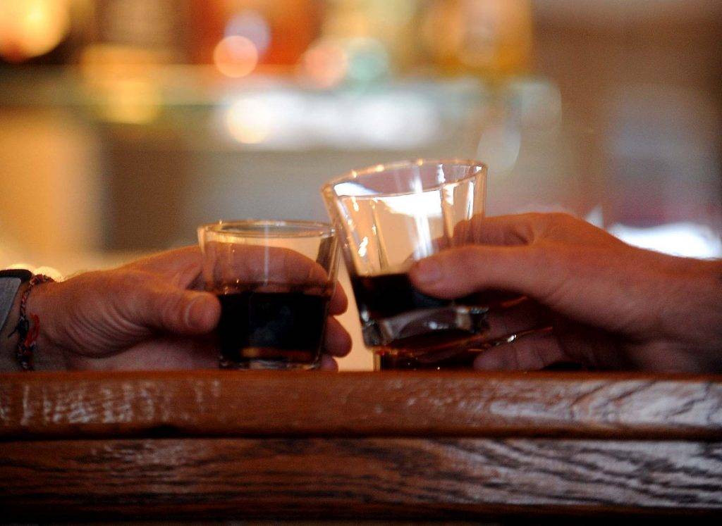 POŽEGA: 25-godišnjak pod utjecajem alkohola vikao i galamio, a zatim i razbijao