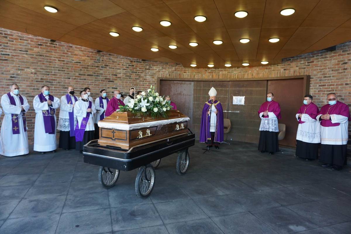 Sprovod svećenika Valentina Halića u Požegi