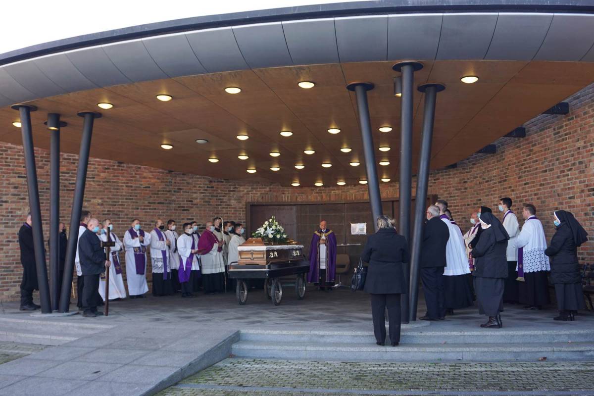 Sprovod svećenika Valentina Halića u Požegi