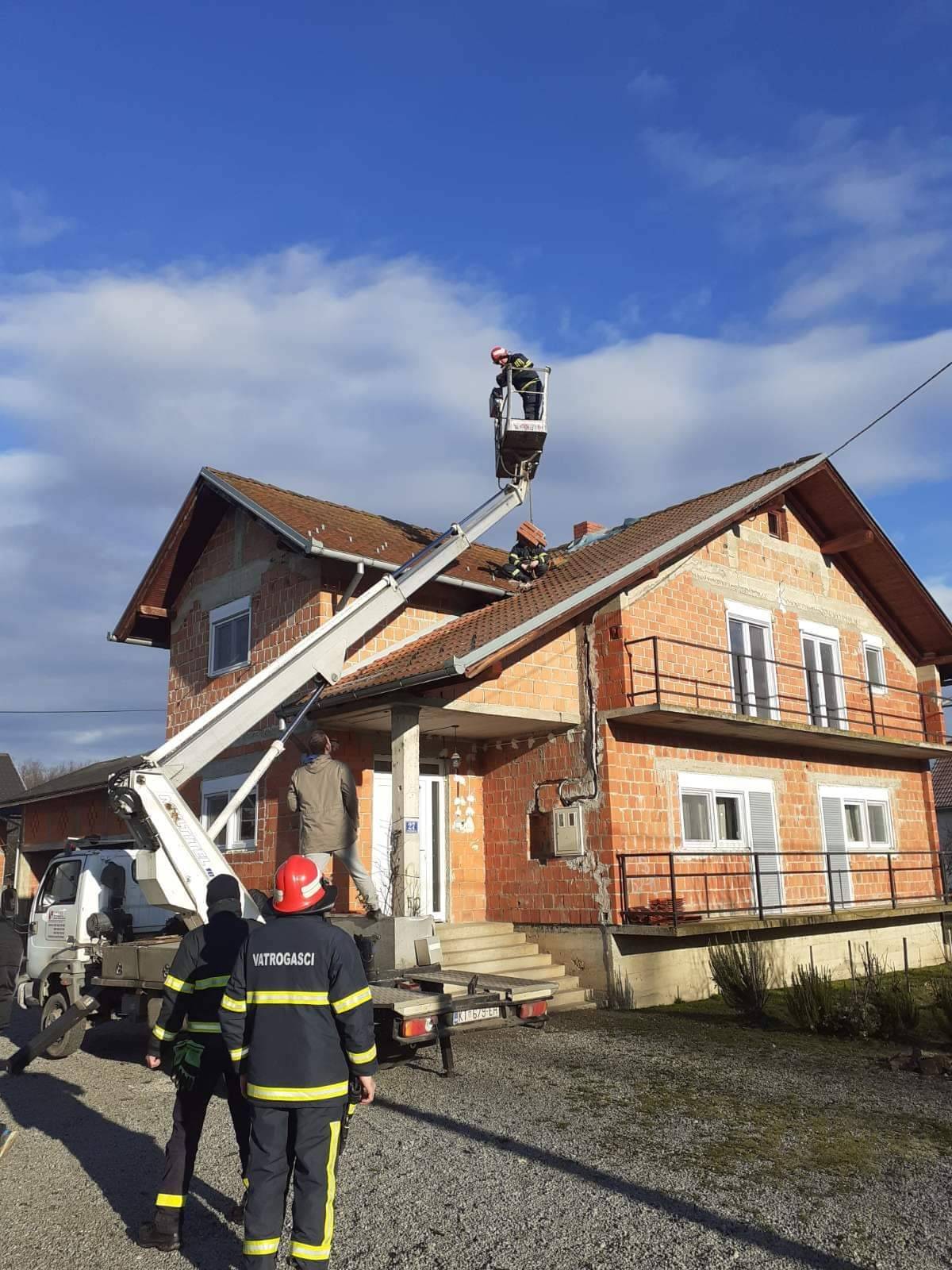 Nastavlja se angažman vatrogasaca na potresom pogođenom području