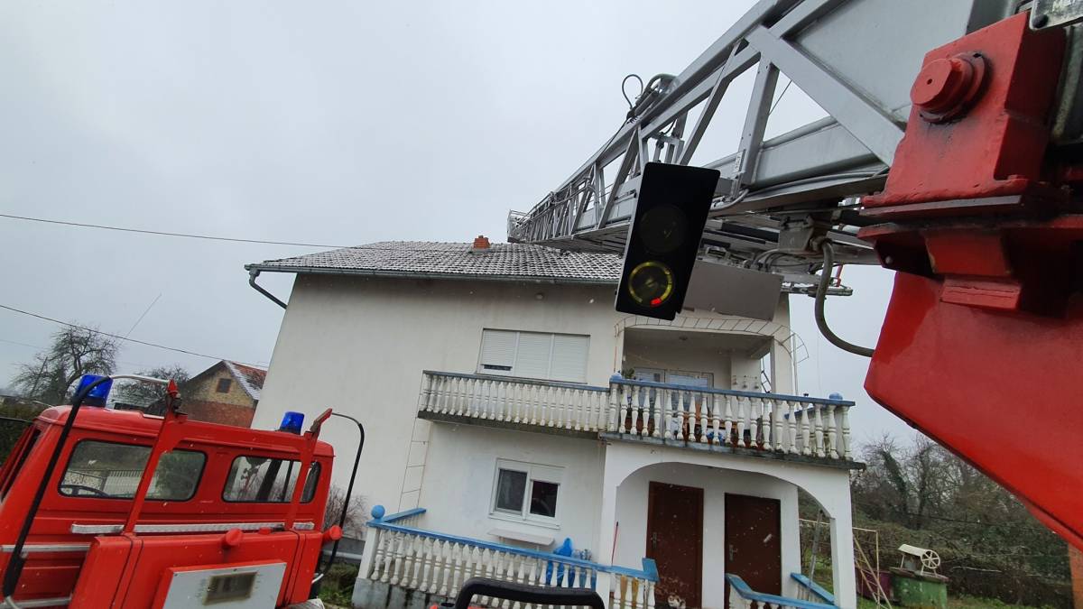 Požeški vatrogasci i dalje aktivni na potresom pogođenom području