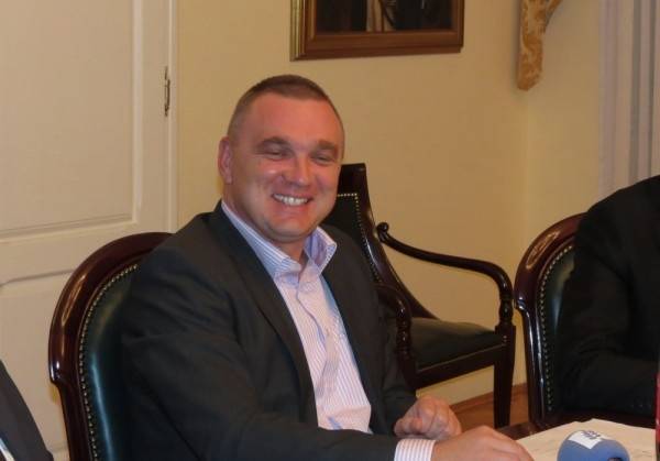 Odugovlači li se suđenje namjerno? Gotovo nakon 4 godine Neferović bez pravomoćne presude zbog mlaćenja novinara 