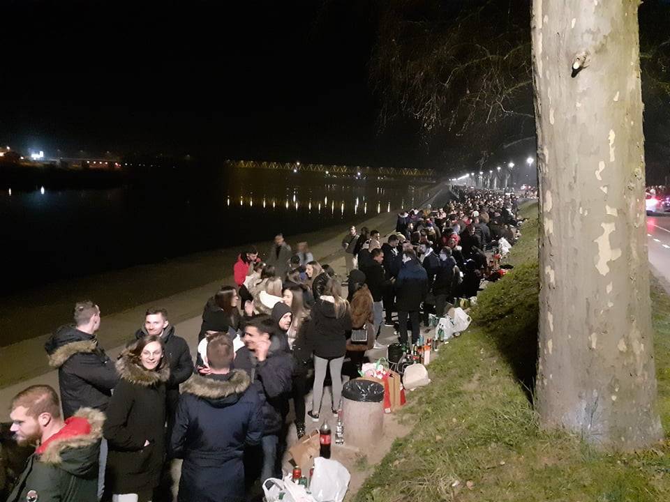 MLADI NA ULICAMA: Sinoć ponovno party u susjedstvu