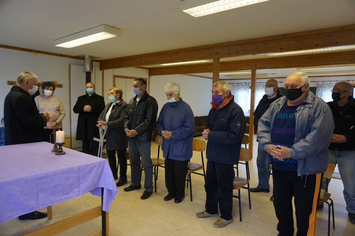 Biskup Škvorčević pohodio prognaničko naselje Kovačevac