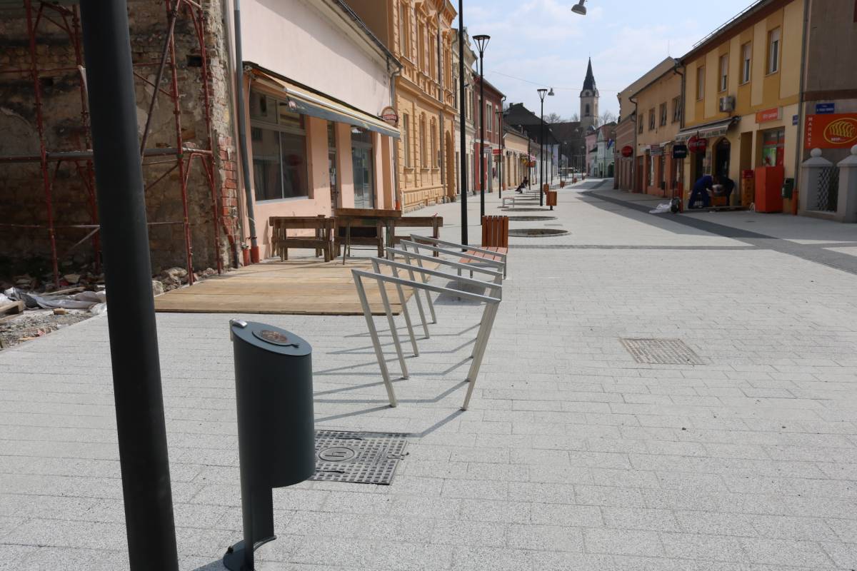 Novi sadržaju na Trgu i šetnici u Pakracu
