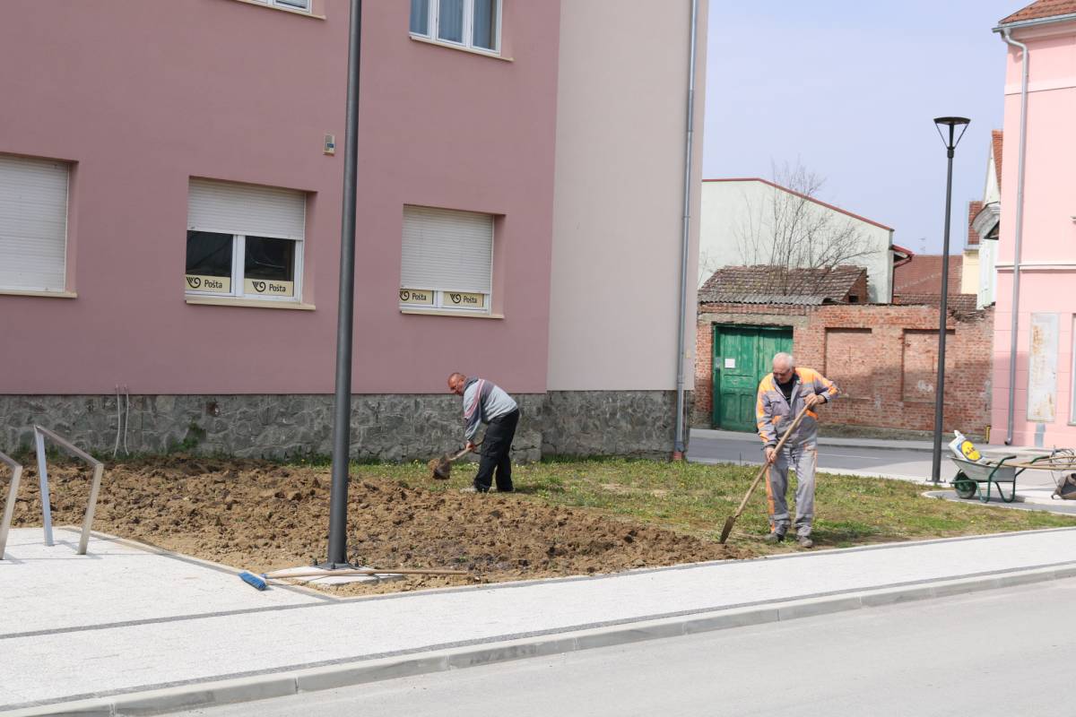 Novi sadržaju na Trgu i šetnici u Pakracu