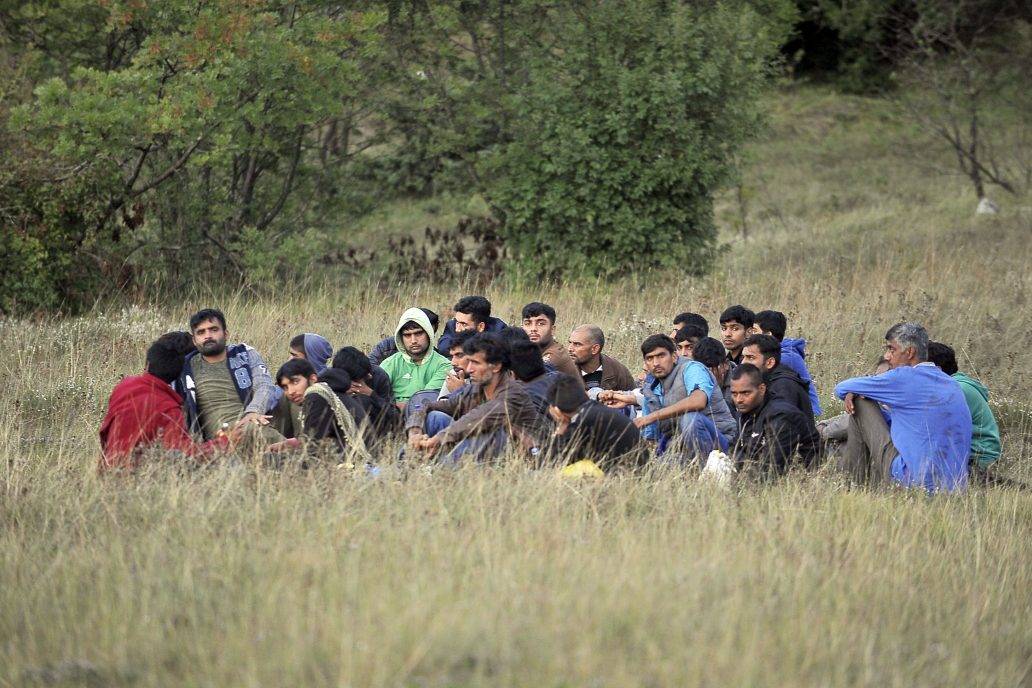 Kod Pleternice našli stotinjak migranata u kamionu, policija uhitila vozača i suvozačicu