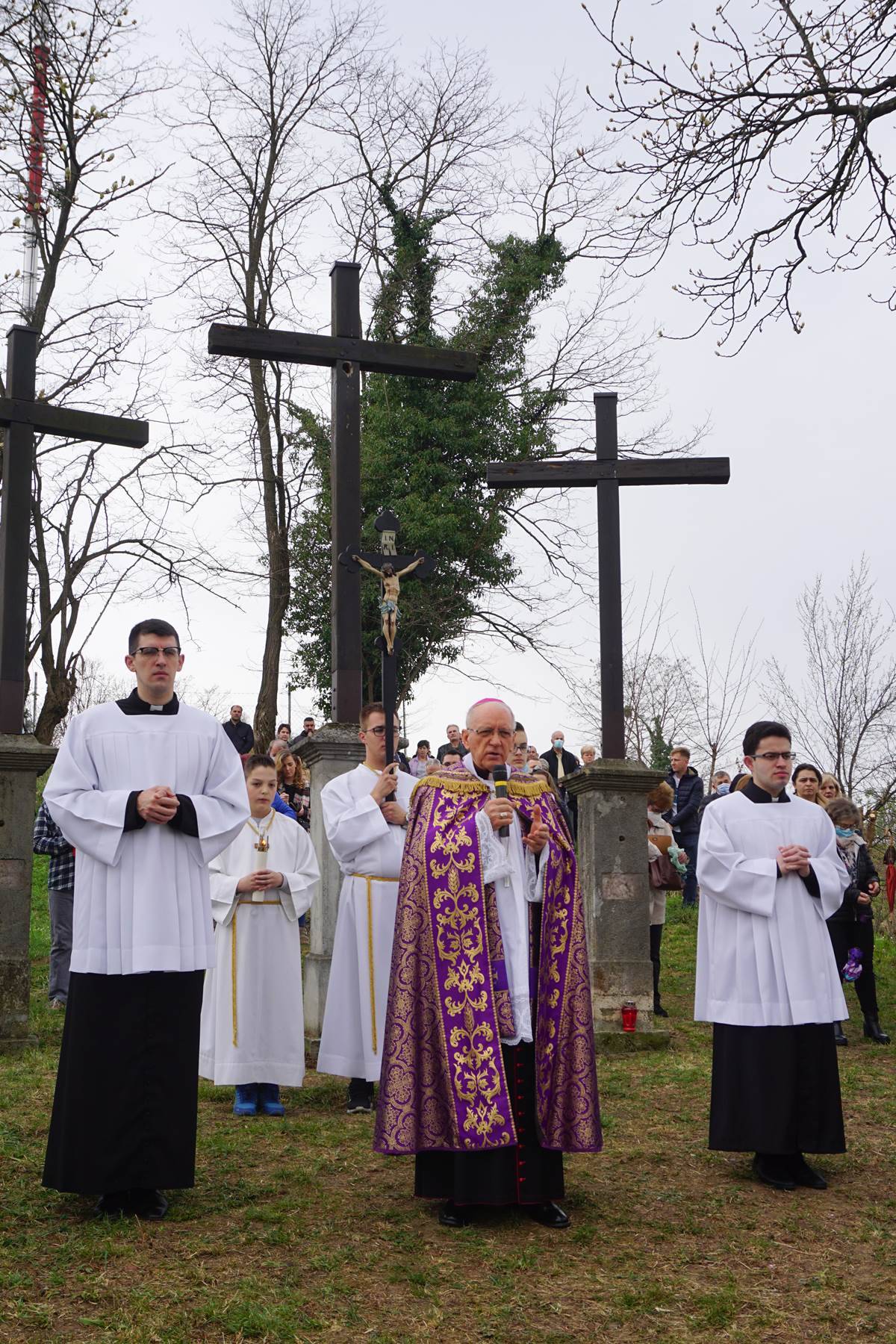 Križni put na Veliki petak na požeškoj Kalvariji