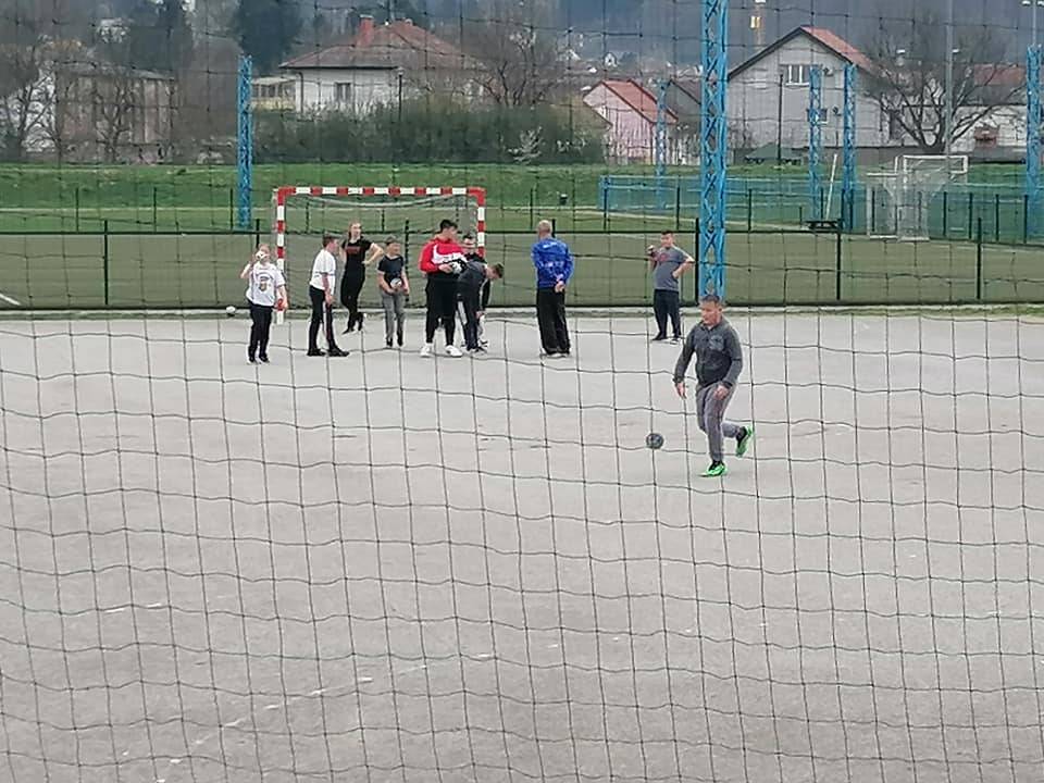 Mlađe rukometne kategorije od jučer treniraju na vanjskim terenima požeškog Sportsko-rekreacijskog centra